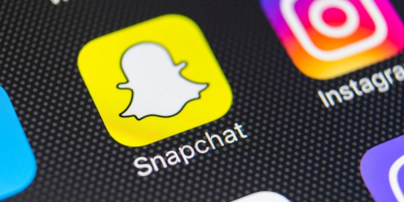 Snapchat AI Chatbot is Now Available for All Users